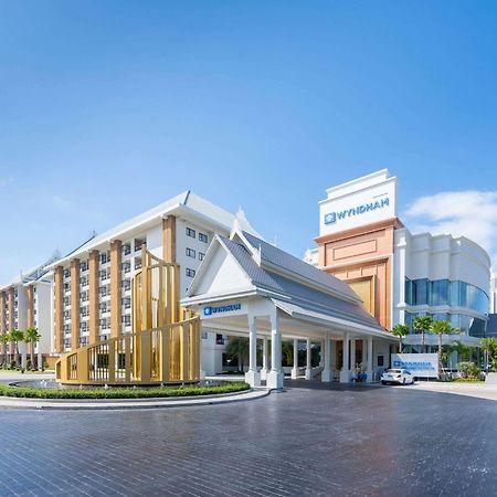 Wyndham Jomtien Pattaya Hotel Na Chom Thian Exterior photo