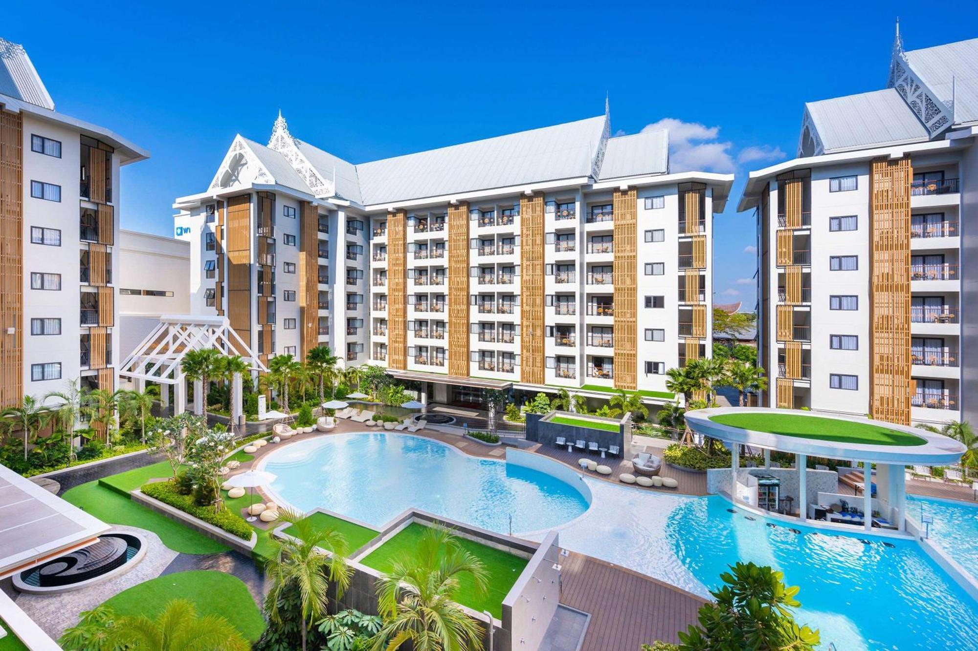 Wyndham Jomtien Pattaya Hotel Na Chom Thian Exterior photo
