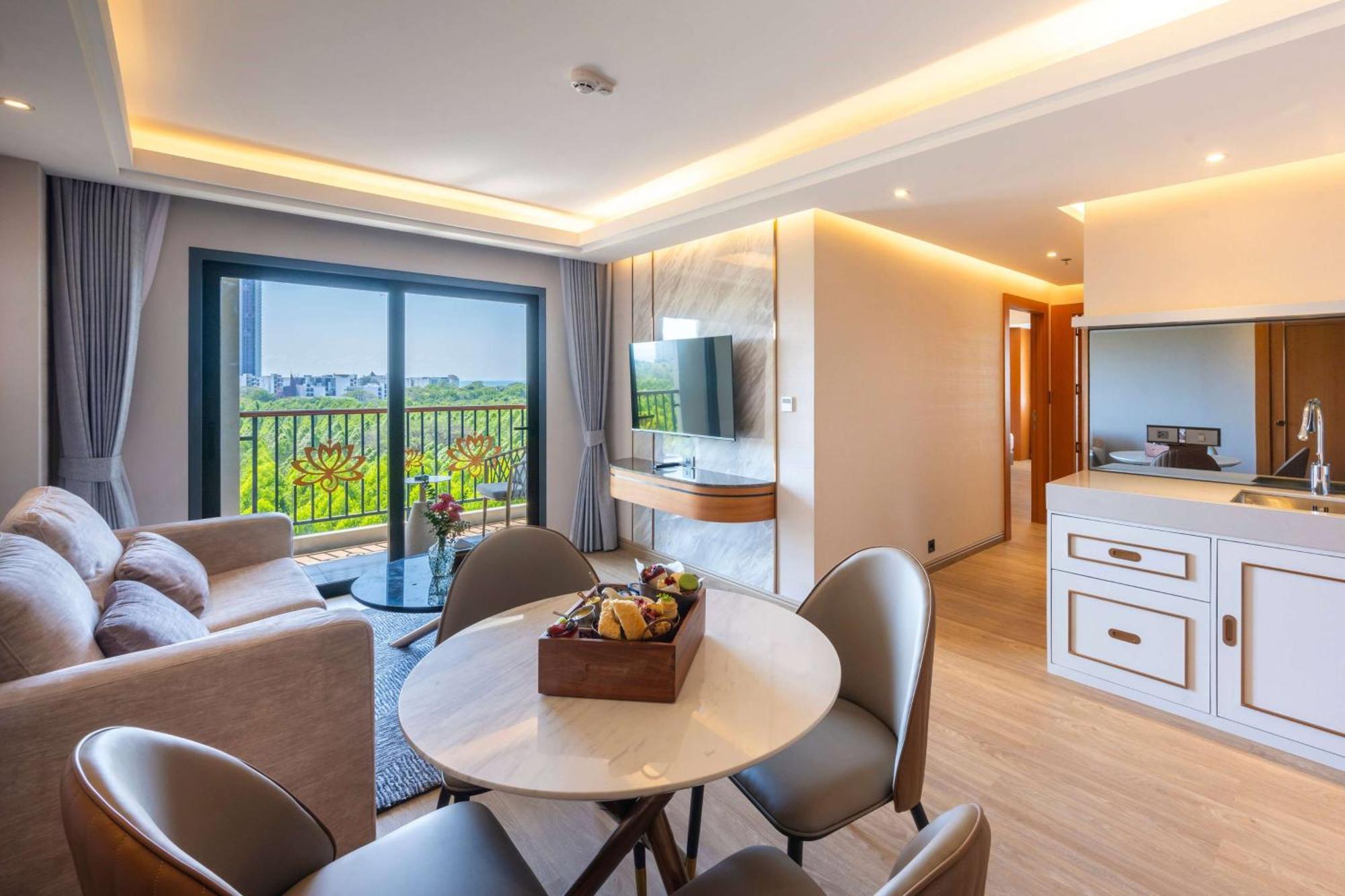 Wyndham Jomtien Pattaya Hotel Na Chom Thian Exterior photo