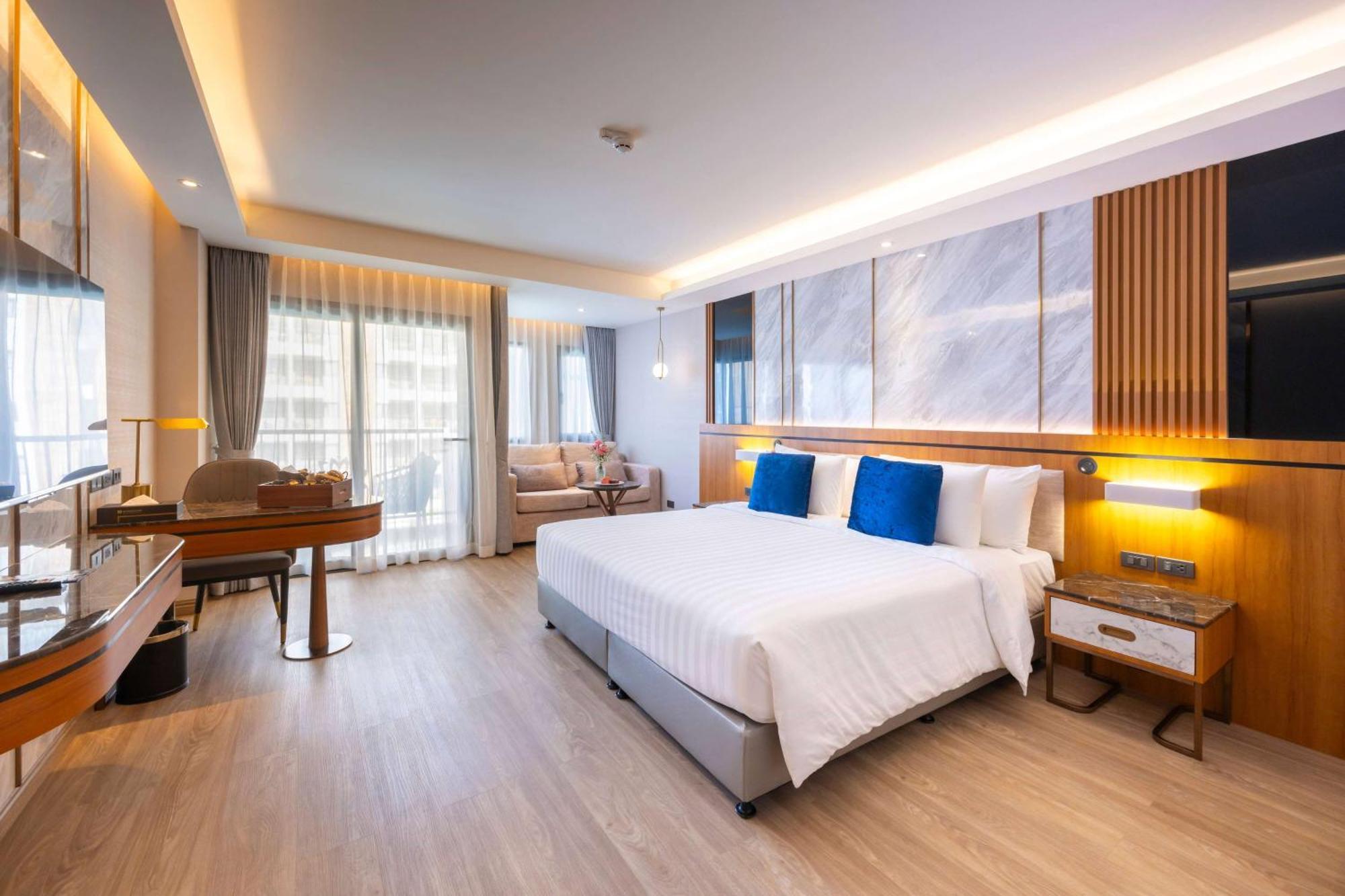Wyndham Jomtien Pattaya Hotel Na Chom Thian Exterior photo