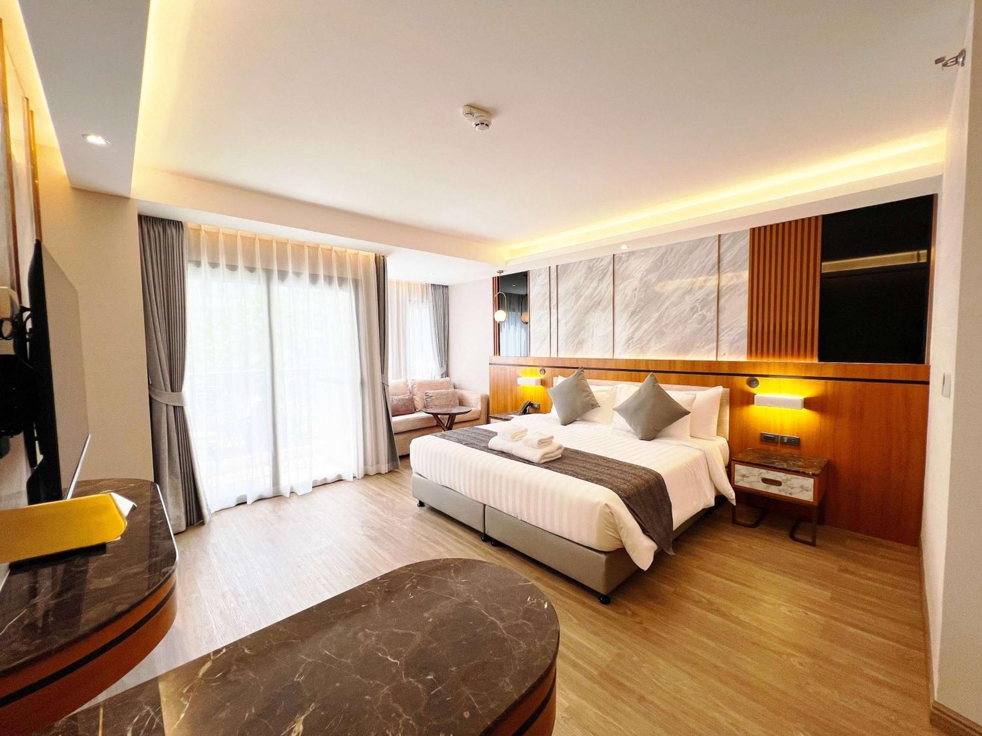 Wyndham Jomtien Pattaya Hotel Na Chom Thian Exterior photo