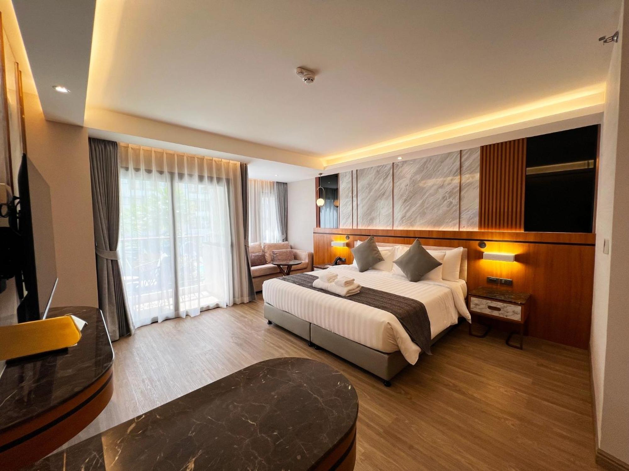 Wyndham Jomtien Pattaya Hotel Na Chom Thian Exterior photo