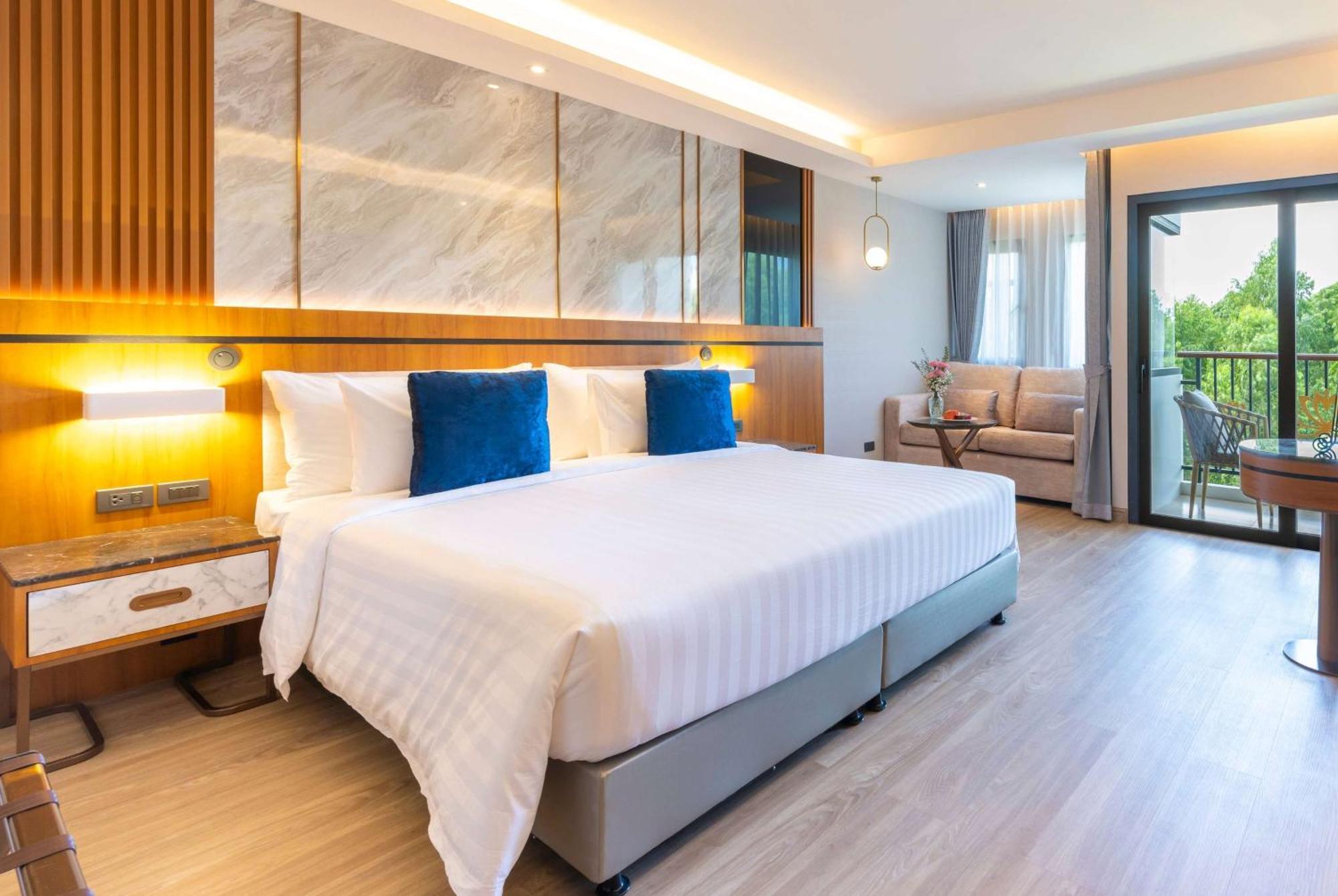 Wyndham Jomtien Pattaya Hotel Na Chom Thian Exterior photo