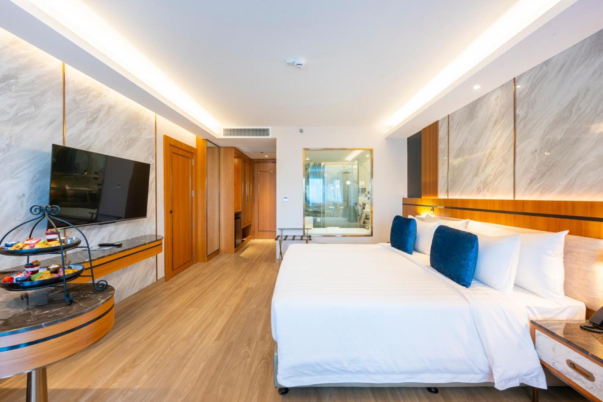 Wyndham Jomtien Pattaya Hotel Na Chom Thian Exterior photo