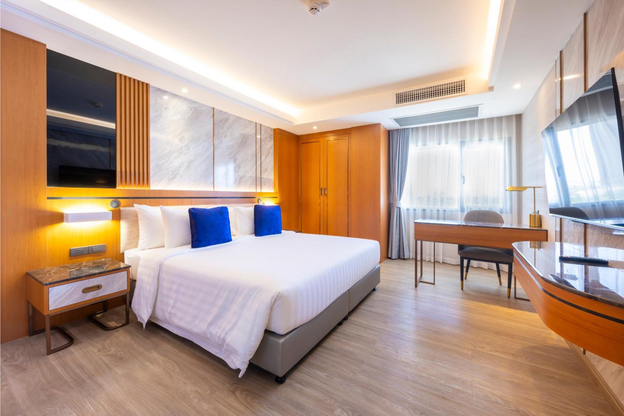 Wyndham Jomtien Pattaya Hotel Na Chom Thian Exterior photo