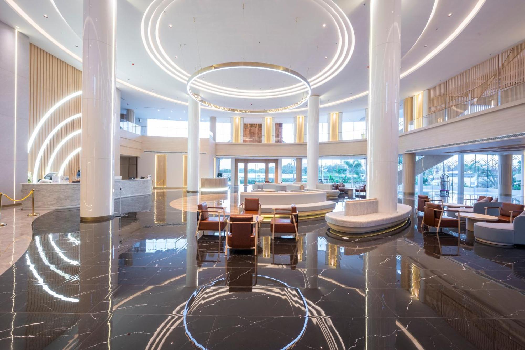 Wyndham Jomtien Pattaya Hotel Na Chom Thian Exterior photo